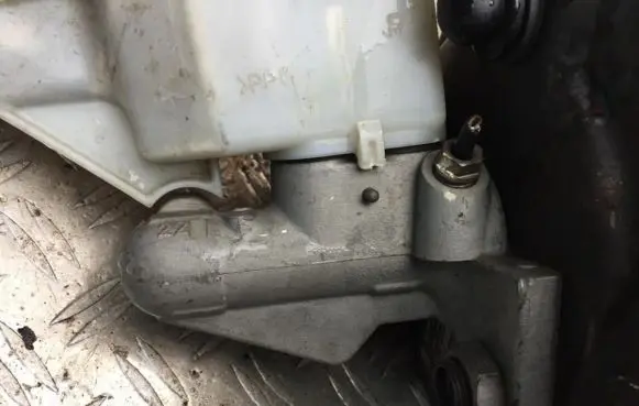 Volkswagen Golf V Master brake cylinder
