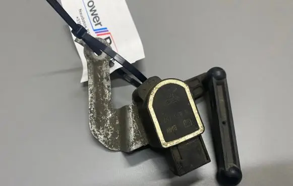 Rear air suspension level height sensor