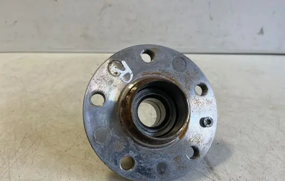 Volkswagen T-Roc Rear wheel hub 