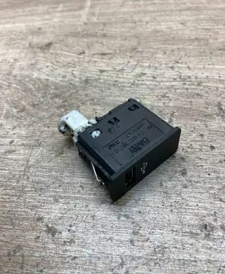 BMW X1 F48 F49 USB socket connector 6820397