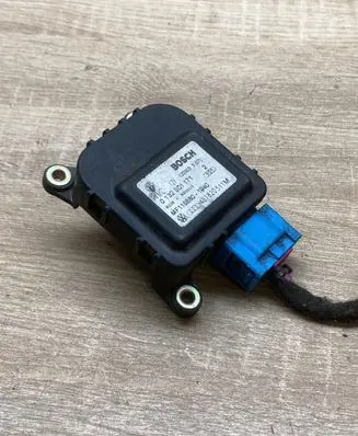 Audi A6 S6 C5 4B Air flap motor/actuator 4B1820511M 0132801171