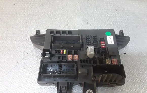 Opel Insignia A Fuse module 22737765
