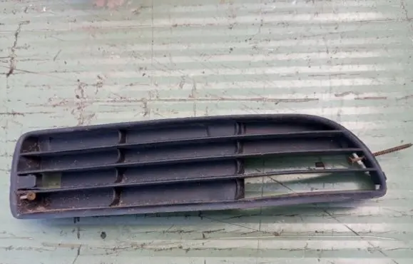 Audi A4 S4 B5 8D Front bumper lower grill 8D0807346B