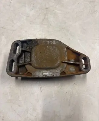 Volkswagen PASSAT B5.5 Engine mounting bracket 8117801