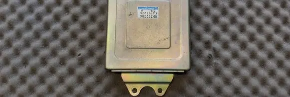 Mitsubishi Carisma Engine control unit/module MD322386 E2T63276