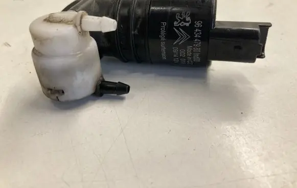 Peugeot 3008 I Windscreen/windshield washer pump 9643447980