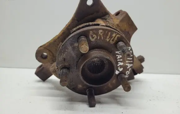 Front wheel hub