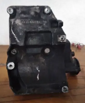 Volkswagen PASSAT B5.5 A/C compressor mount bracket 038260885C