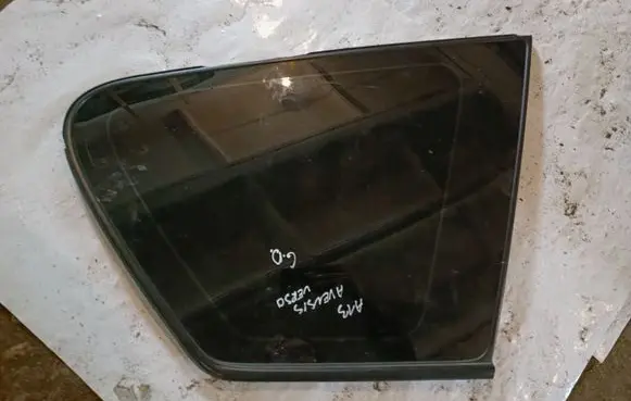 Toyota Avensis Verso Rear side window AS2 E643R005834