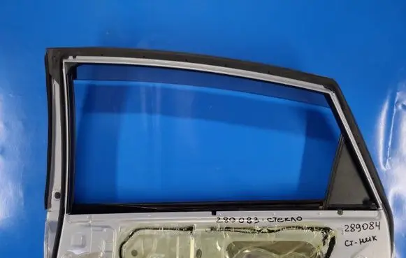 Toyota Prius (XW30) Front windscreen/windshield window 6810347051