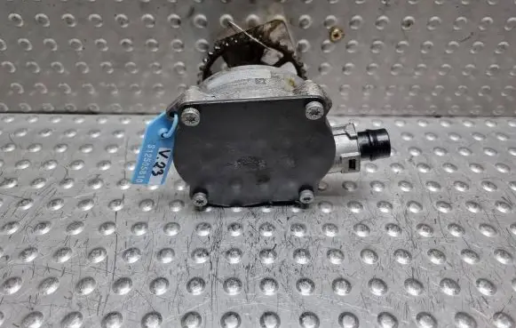 BMW X5 E70 Vacuum pump 7558344