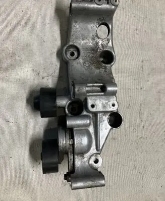 Nissan Navara D23 A/C compressor mount bracket 117107563R