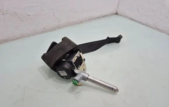 Volvo V50 Rear seatbelt 8639551