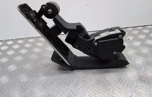 Infiniti Q70 Y51 Accelerator throttle pedal 51230034
