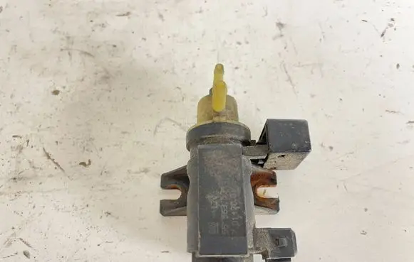 Opel Corsa D Vacuum valve 55563534