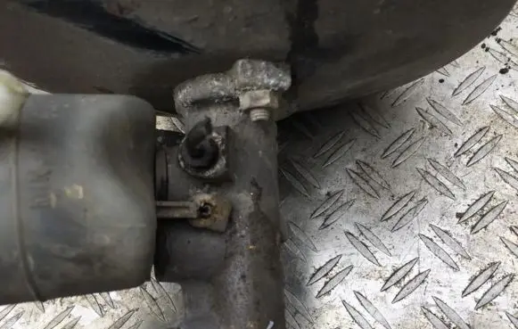 Volvo S40, V40 Master brake cylinder