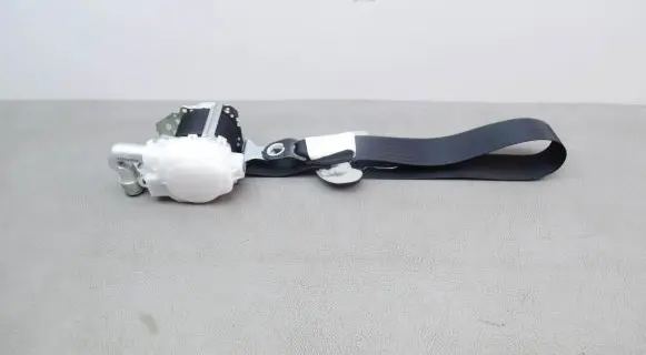 Toyota Prius (XW30) Front seatbelt 7S2070P