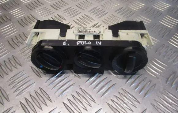 Volkswagen Polo IV 9N3 Interior fan control switch 