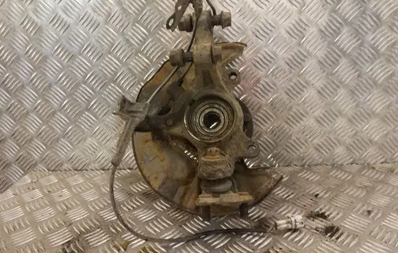 Toyota Corolla Verso E121 Front wheel hub