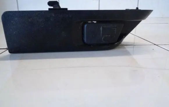 Toyota Yaris Fuel tank opening switch 