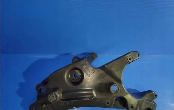 Volvo S90, V90 Fender mounting bracket 31378984