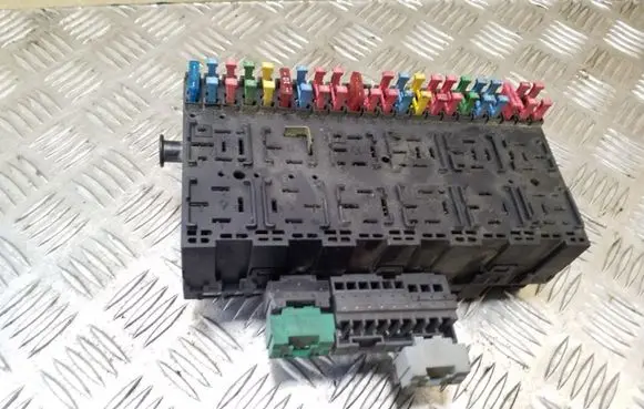 Volkswagen Transporter - Caravelle T4 Fuse module 357937039