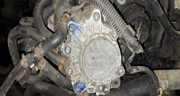 Volkswagen Touran I Vacuum pump 03G145209