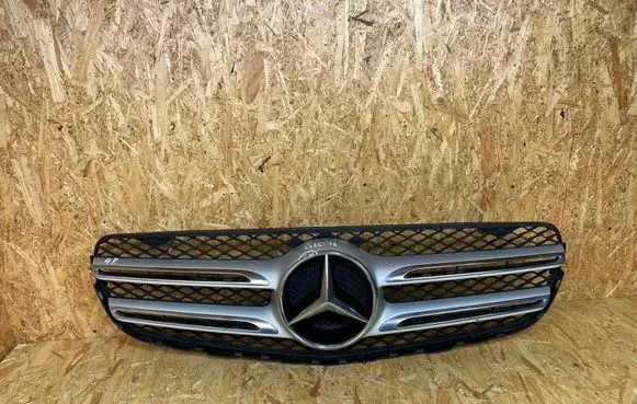 Front bumper upper radiator grill