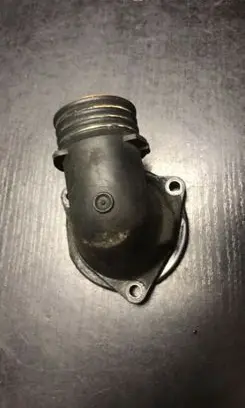BMW 5 E39 Engine coolant pipe/hose 2244828