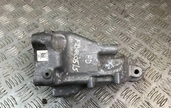 Engine mounting bracket