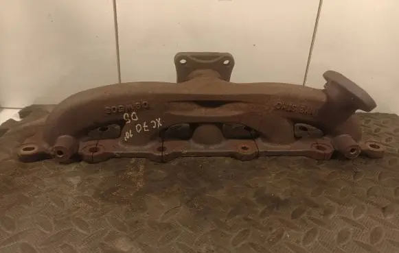 Volvo XC70 Exhaust manifold 31219856