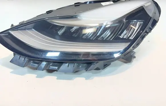 Tesla Model 3 Headlight/headlamp 107737500C