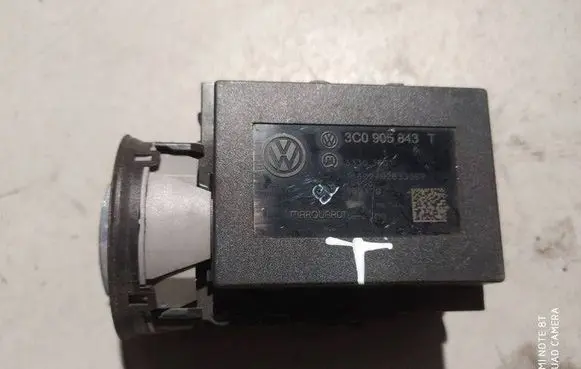Volkswagen PASSAT B6 Ignition lock 3C0905843T