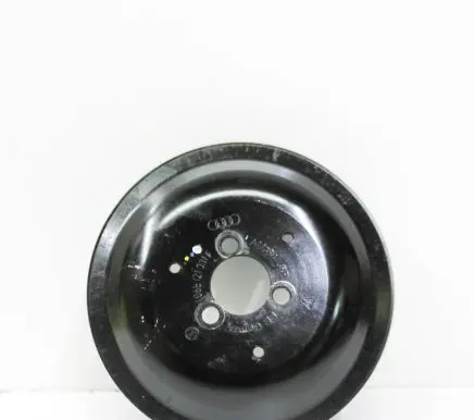 Audi Q7 4L Water pump pulley 06E121031F