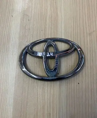 Toyota Land Cruiser (J120) Manufacturer badge logo/emblem 