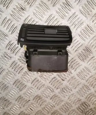 Toyota Avensis T250 Dashboard side air vent grill/cover trim