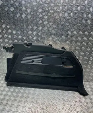 Volkswagen Touareg II Trunk/boot side trim panel 7P6863820 1812010