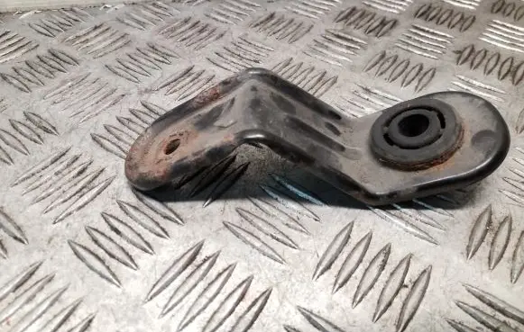 Radiator mount bracket