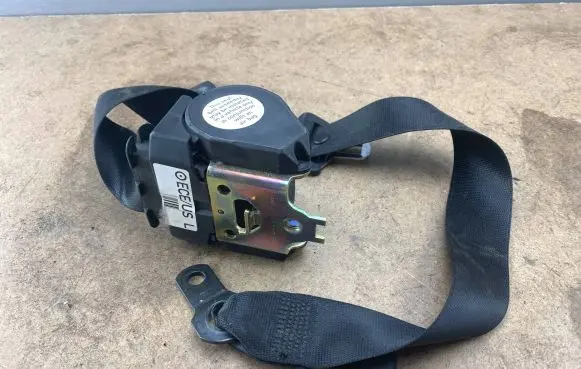 BMW 3 E46 Front seatbelt 566244501 72118207955 8207955