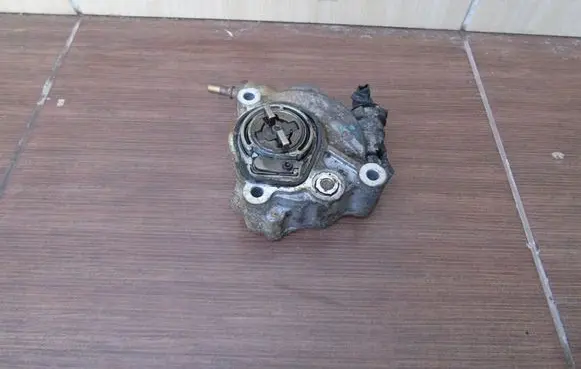 Mitsubishi Outlander Vacuum pump