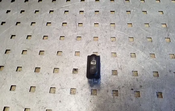 Nissan Qashqai Central locking switch button 2808203