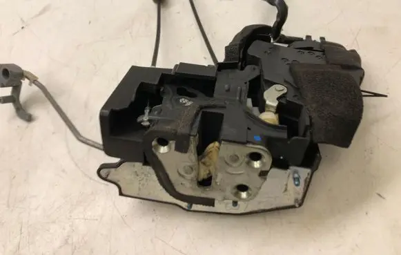 Mazda CX-7 Front door lock