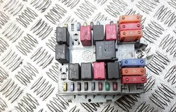 Alfa Romeo 147 Fuse module 51742420
