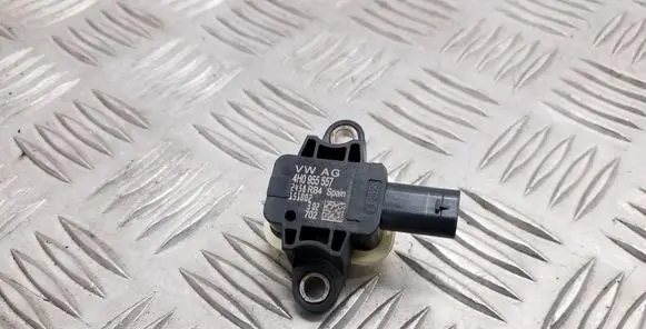 Skoda Fabia Mk3 (NJ) Airbag deployment crash/impact sensor 4H0955557