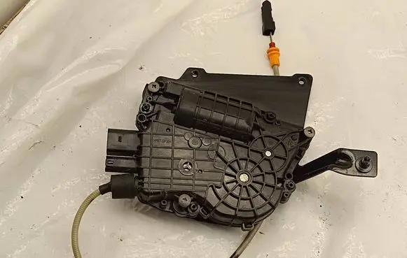 BMW 6 F06 Gran coupe Front door soft close latching motor 4152310700 23N31