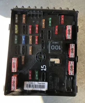 Volkswagen PASSAT B6 Fuse module 3C0937125 63592777