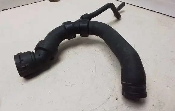 Volkswagen PASSAT B5.5 Engine coolant pipe/hose 8D0121101AF 06022001