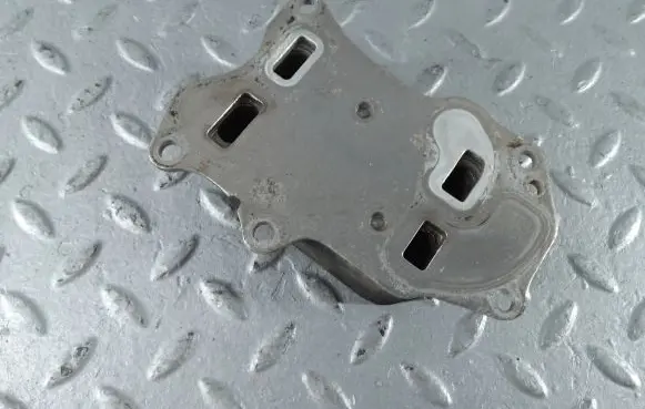 Citroen C5 Aircross Oil filter mounting bracket 9814294480