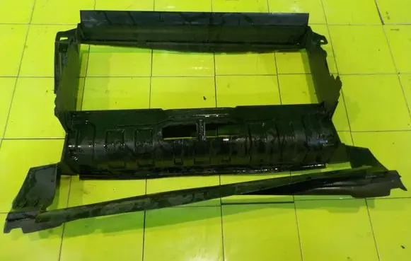 Land Rover Freelander 2 - LR2 Intercooler air channel guide PRZOD