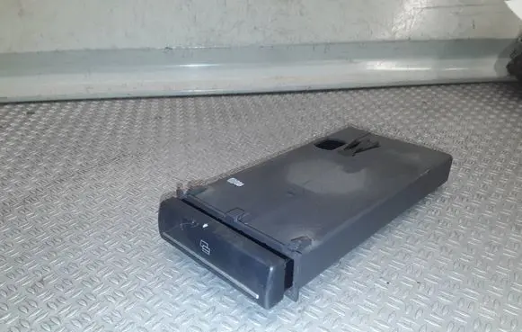Audi A3 S3 8P Dashboard storage box/compartment 8P0941561